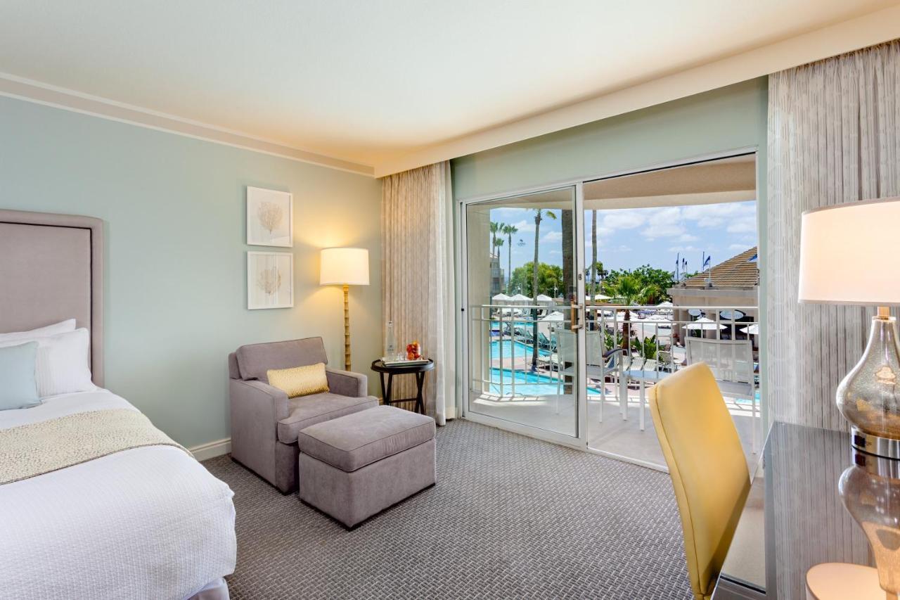 Loews Bay 4*